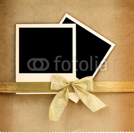 Polaroid_photo_frame_on_vintage_background.jpg