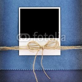 Polaroid_photo_frame_on_vintage_blue_background.jpg